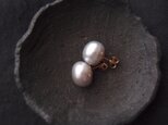 【K14gf】Baroque pearl・Gray／大粒グレーバロックパール スタッドピアス（L）の画像