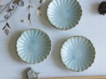 菊豆皿　パステルカラーの白緑（びゃくろく）系　陶器の画像