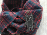 革のブローチ『ネコさん』炭黒(ニッコリ)の画像