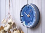 陶器の壁掛け時計　GLAZED CLOCK　ペールブルーの画像