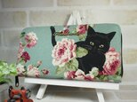 黒猫と薔薇とちょっとビーズの長財布　（グリーン）No１の画像