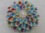 二重大剣菊のコサージュクリップ　薄緑×青系柄