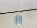 ホワイトのストライプ・ペンタゴン（ステンドグラスペンダントライト）吊り下げガラス照明・ Mサイズの画像