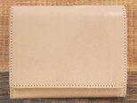 オールレザーで仕上げたシンプルで上質な二つ折り財布 【ナチュラル】 名入れできますの画像