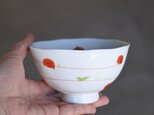ゆらり点つなぎ 赤絵のお茶碗（中）