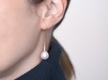 Drop pearl hook earringsの画像