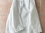 脇レース(葉っぱ)の白いブラウス