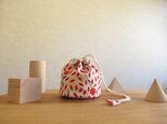 コロンとした小物入れ　赤い花、生成り