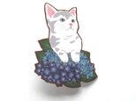 紫陽花とマンチカンのブローチ