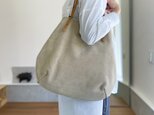 【2024再販】牛床ベロアと極厚オイルヌメの丸型トートバッグ L-size【ビアッカ】の画像