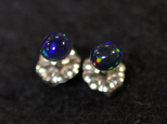 (1点もの)ブラックオパールのスタッドピアス(4mm・チタンポスト)の画像