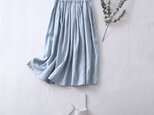 こだわりの着回しやすさと着やすさ　リネン100％　タックギャザースカート　薄い水色　210401-2