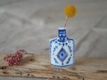 【S様ご予約分】南仏の窓辺が似合う ちいさな染付の花びん 【ブック型ギフトボックス入】
