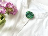 "Green more "グリーンに魅せられた刺繍丸型ブローチ