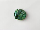 "Green more "グリーンに魅せられた刺繍丸型ブローチ