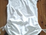 綿レースフレンチ袖のトップス（白）の画像