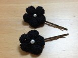 かぎ針編みのお花ピン【黒】の画像