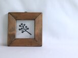 サンキライの実の切り絵フレームの画像