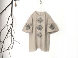 [ puyo様 専用 ] ソロチカ刺繍のリネン半袖ブラウス -beige-の画像