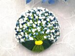 ブルーカスミ草の花束 刺繍ブローチの画像