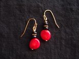 送料無料 赤珊瑚とトルマリンのバイカラーピアス／redcoral・nugget × tourmaline