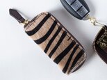 手触りのいいハラコ素材で作った4連キーケース　スマートキー　牛毛皮　ゼブラ　高級 apo-16nch