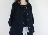 [予約販売]スラブWガーゼブラックとフラワー刺繍ループスモック羽織りブラウスの画像