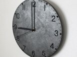 古塗装のモルタル掛け時計（Lead silver）の画像
