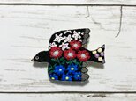 手刺繍オリジナルブローチ＊花鳥（黒）の画像