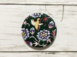 手刺繍オリジナルブローチ＊花と小鳥の画像