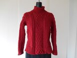 えんじのショート丈模様編みセーターの画像