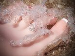 いちいち外さなくていい、付けっぱなしで海でもok！波モチーフの足用指輪