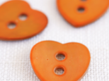 フランス製貝ボタン　ハートの貝ボタン　オレンジ (3個)の画像