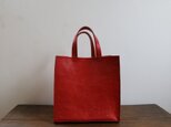 シンプルな赤いレザーbagの画像