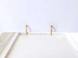 〈痛くない〉ゴールドフラットリングイヤリング・イヤーカフ・フェイクピアス〈直径約9㎜幅約1㎜〉(両端曲げないタイプ)(調節可能)の画像