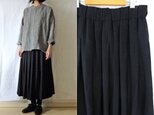 【受注制作】黒/綾織25ラミーリネンウール タックスカート(裏地アリ)の画像