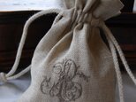リネンに刺繍　[ラベンダーサシェ] 　ブラウン刺繍の画像