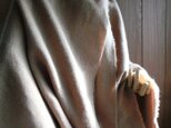手織り　ヘリンボーン　キャメル広幅ショール　（大）の画像
