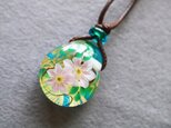 皇帝ダリアのとんぼ玉ガラスペンダント　金箔入りの画像