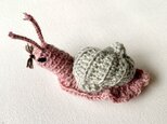 マグネット　ピンクのカタツムリの編みぐるみ　あみぐるみ　毛糸　ウール　磁石　かたつむりの画像