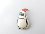サンタ・ケープペンギン漆ブローチの画像