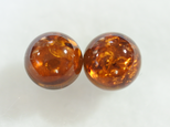 （１点もの）バルティックアンバーのスタッドピアス・8mm（チタンポスト）