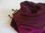 手織りカシミアストール・・赤紫のワンストライプの画像