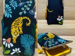 トラ刺繍 ふわふわメガネポーチ