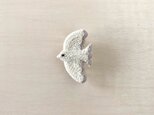 【受注制作】羽ばたく鳥のブローチ（white）の画像