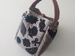 motif lace linen one-handle bag [black/greige stripe]