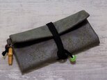 道中財布　ロールバッグ　コットン紬風グリーン色地製　「黒箔」　真綿箔の画像