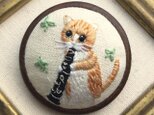 茶トラ猫とクラリネット♫刺繍ブローチの画像