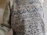 サマー ヤーン の編み込み セーター  ニット 間着の画像