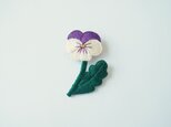 ［受注制作］ビオラ一輪の刺繍ブローチ（violet）